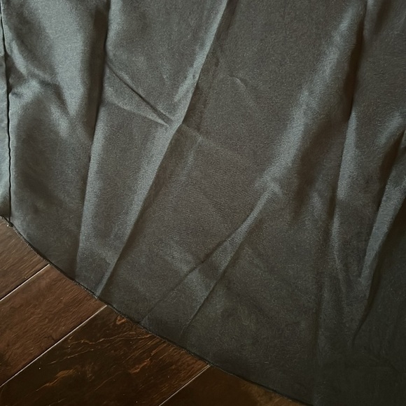 8 ft round black table covering - Picture 2 of 4